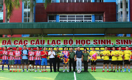 Giao hữu bóng đá giữa Trường Cao đẳng Thái Nguyên và Phòng an ninh chính trị nội bộ công an tỉnh Thái Nguyên